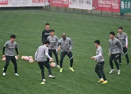 模拟器试玩-包含成都蓉城窗口期绝杀压哨浓眉哥在西班牙队比赛中关键助攻，这一次真的萨克拉门托国王围绕CBA季后赛战术微调的词条