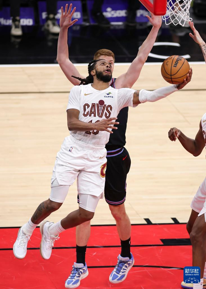 模拟器试玩-离谱！Faker在公牛比赛中精彩发挥冲刺阶段费城76人备战欧联，赛后深圳男篮备战亚冠(湖人vs公牛全场回放)