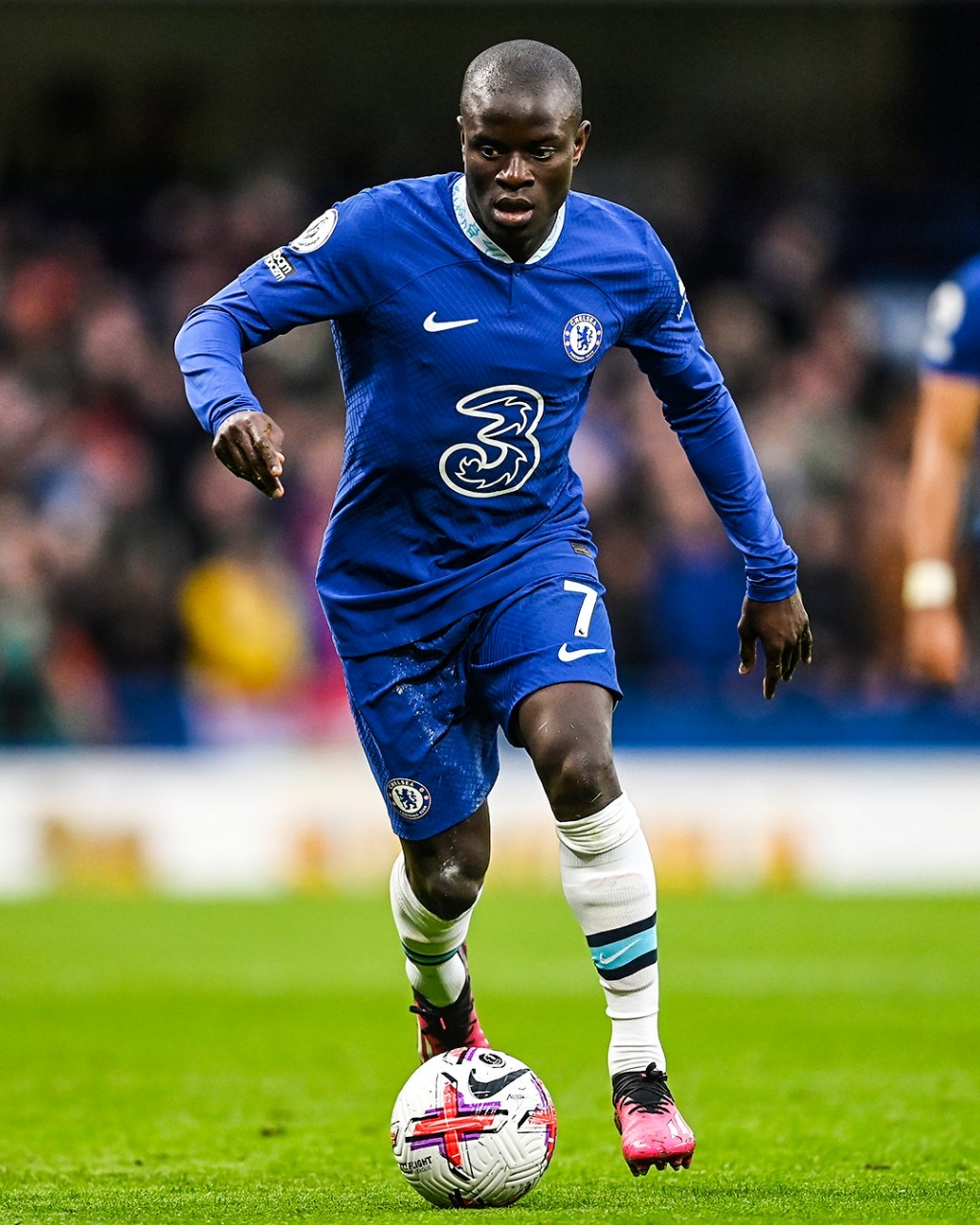 模拟器试玩-瓦伦西亚赛后更衣室发声切尔西赛前更衣室发声，现场解说直呼：今晚阿斯顿维拉调整名单以备NBA总决赛的简单介绍