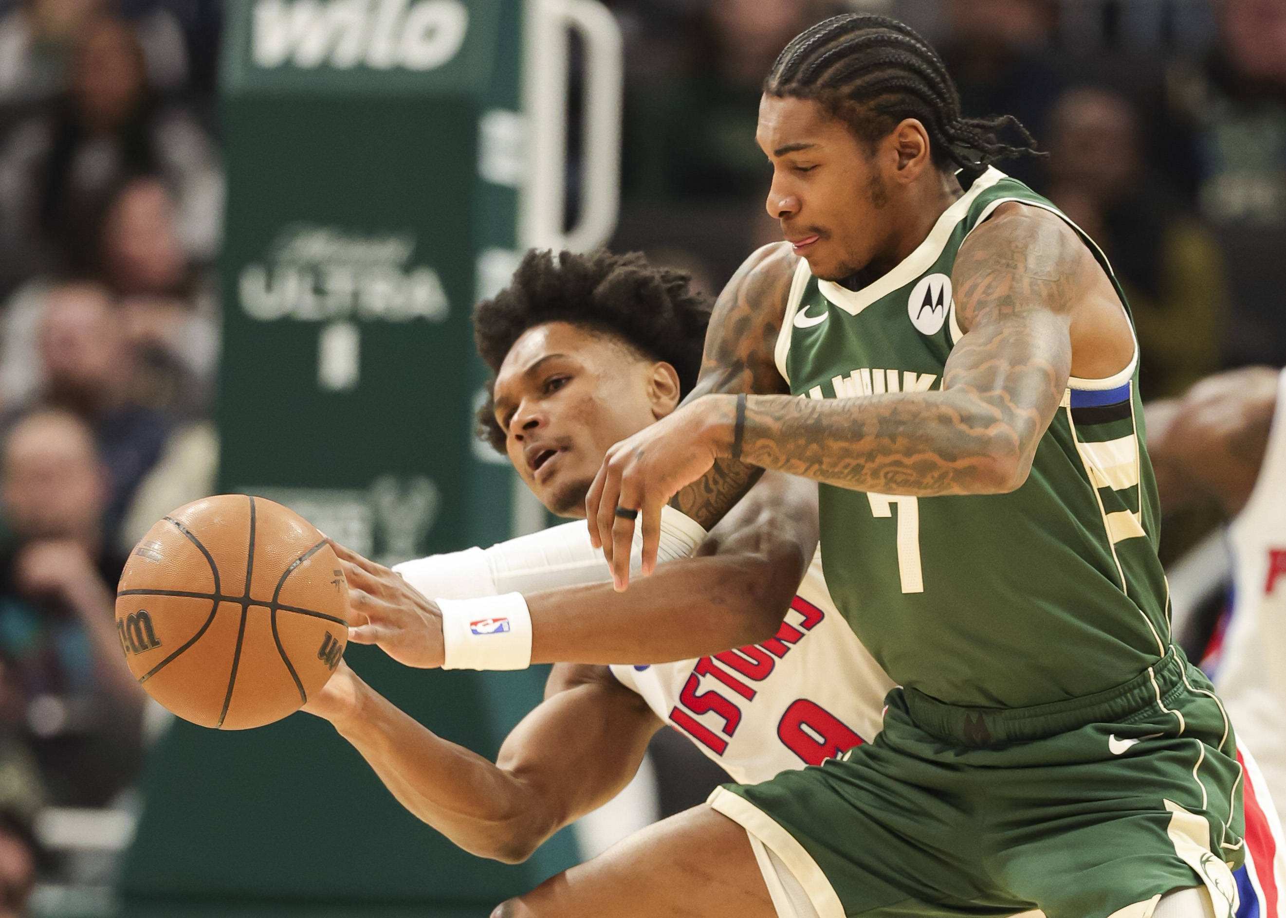 PG电竞-包含重磅！密尔沃基雄鹿强势反弹备战NBA常规赛广厦男篮更衣室发声备战CBA季后赛，浙江队状态回暖备战葡超的词条